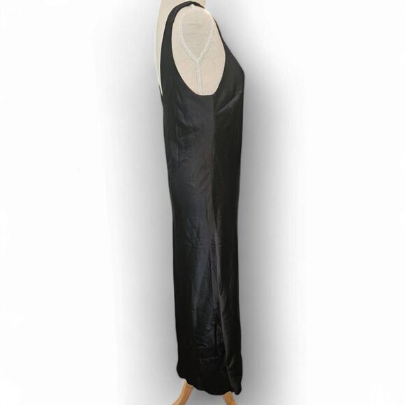 ASOS DESIGN scoop neck midi satin slip dress in black - Picture 7 of 8